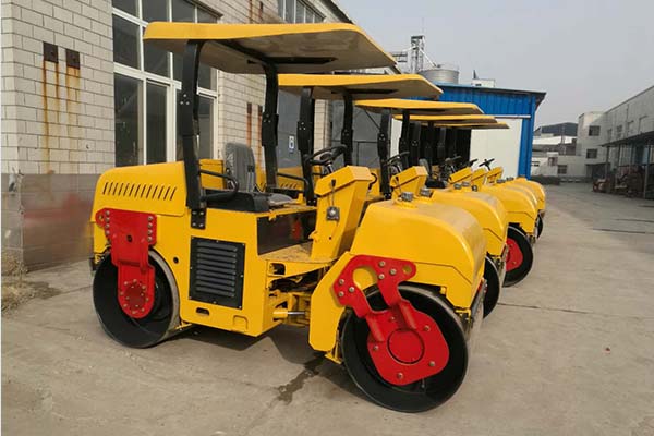 <a href='http://www.alleventpro.com' target='_blank'>壓路機(jī)</a>