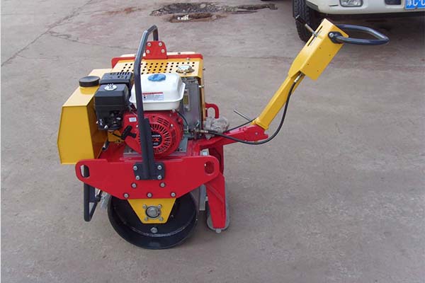 小型<a href='http://www.alleventpro.com' target='_blank'>壓路機</a> 小型<a href='http://www.alleventpro.com' target='_blank'>壓路機</a>