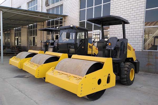 <a href='http://www.alleventpro.com' target='_blank'>壓路機</a>